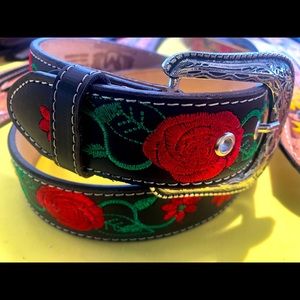 - Red rose 🌹 leather cowboy belt